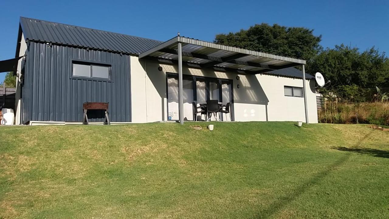 Lola'S Self Catering Accommodation Clarens Bagian luar foto