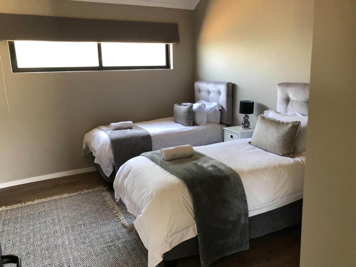 Lola'S Self Catering Accommodation Clarens Bagian luar foto